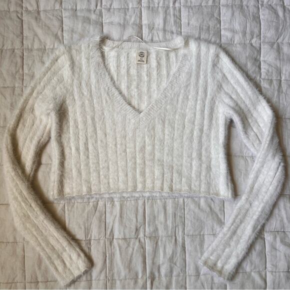 NWOT Urban Outfitters Cropped Ribbed Fuzzy Cream Sweater - Small - Picture 1 of 8